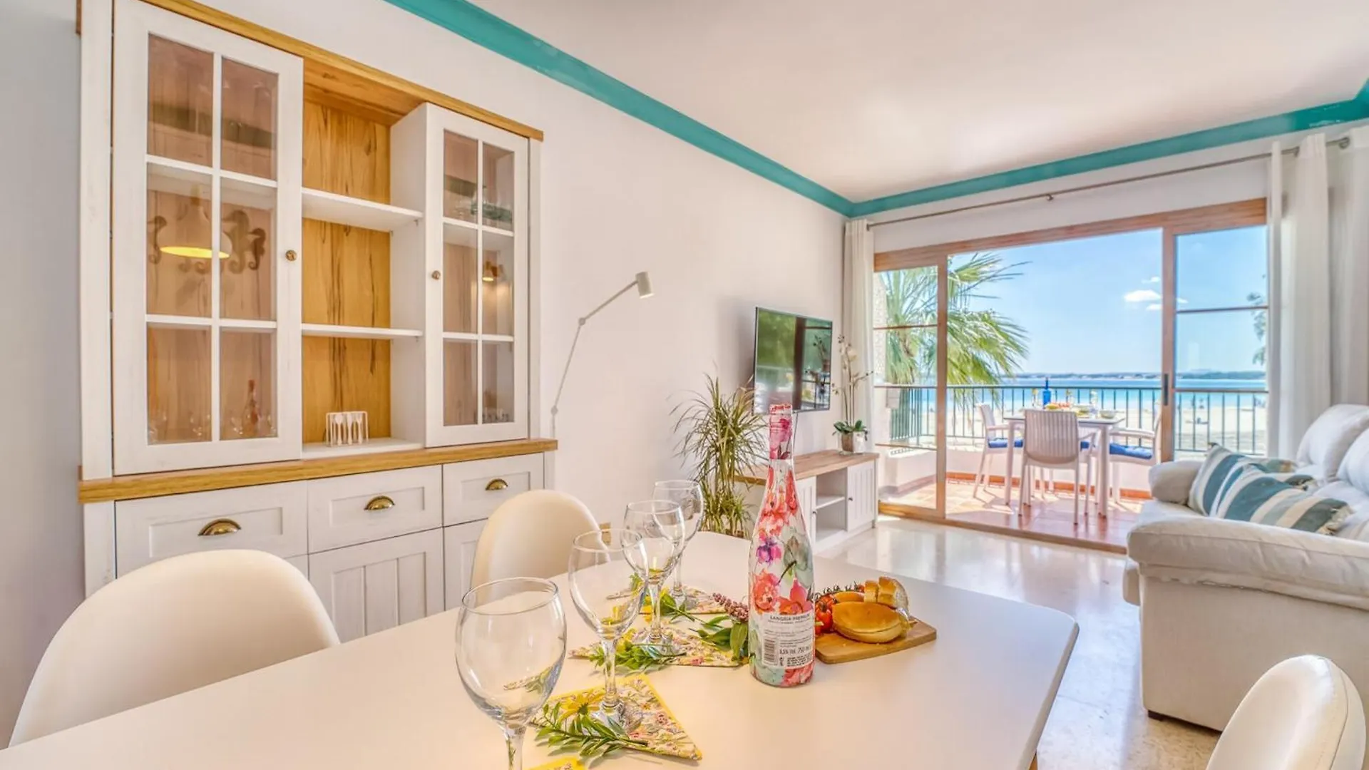Charming Sea View Apartment In Alcudia